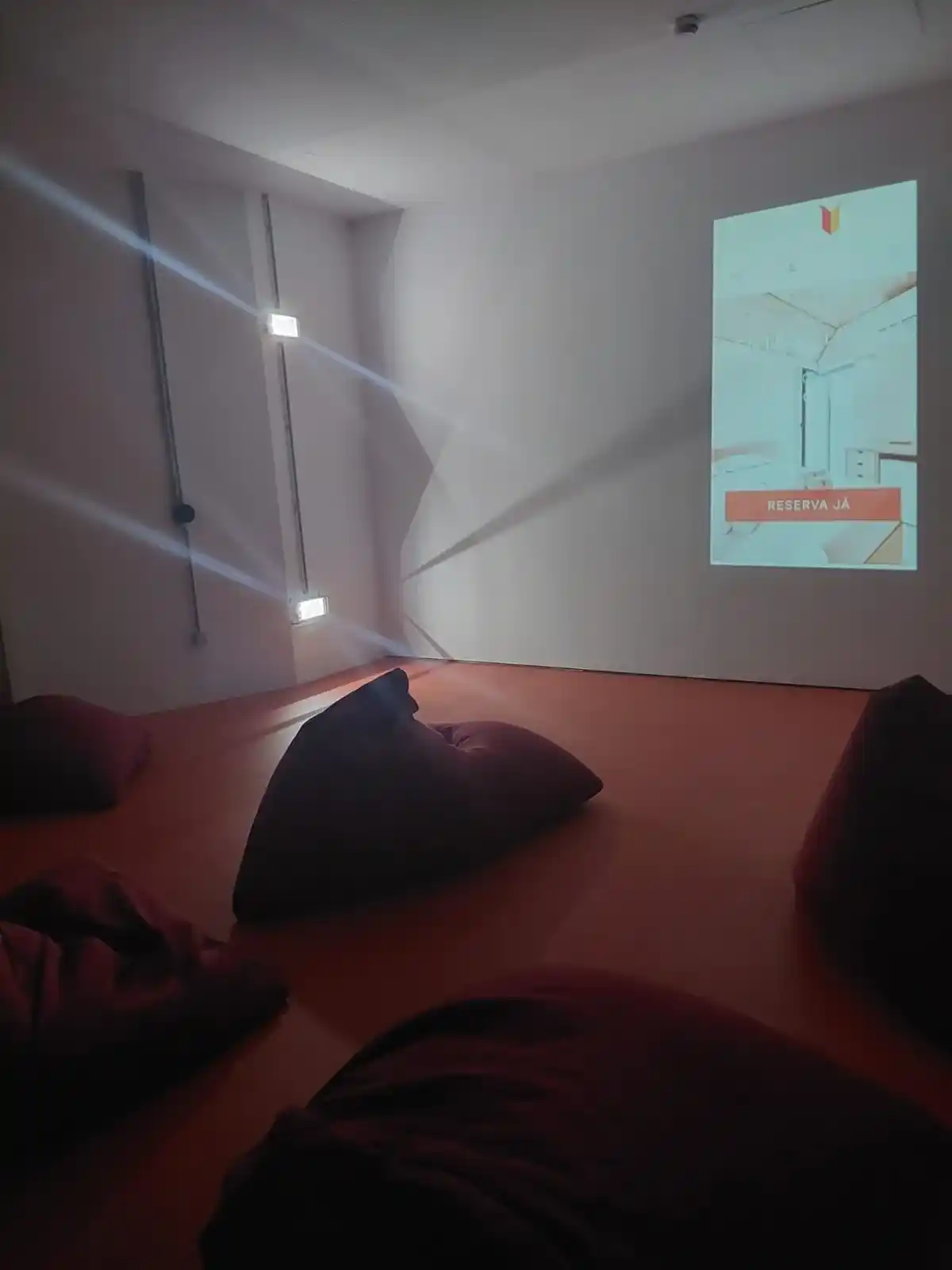 studentville central,student residence lisbon,cinema room